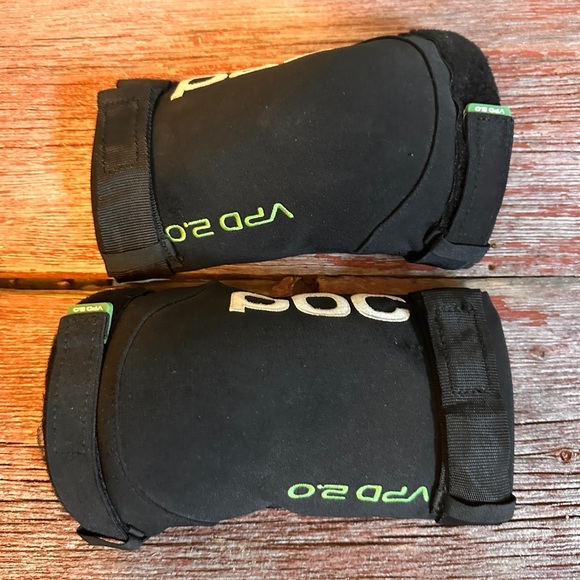 POC Black and Green elbow Pads - Picture 1 of 2